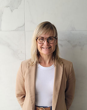Elissa D<br><span>Bookkeeper</span>